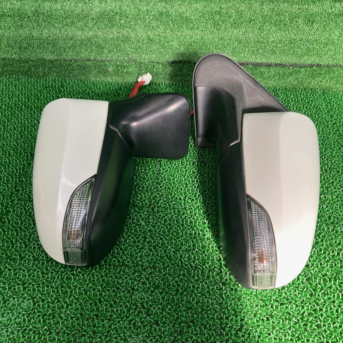 スペイド (Toyotaトヨタ) NCP141 純正 サイドミラードアミラー左右セット NSP140 NSP141 NSP145 NCP140 NCP145(FNCP141-FR708-070-01)拍卖