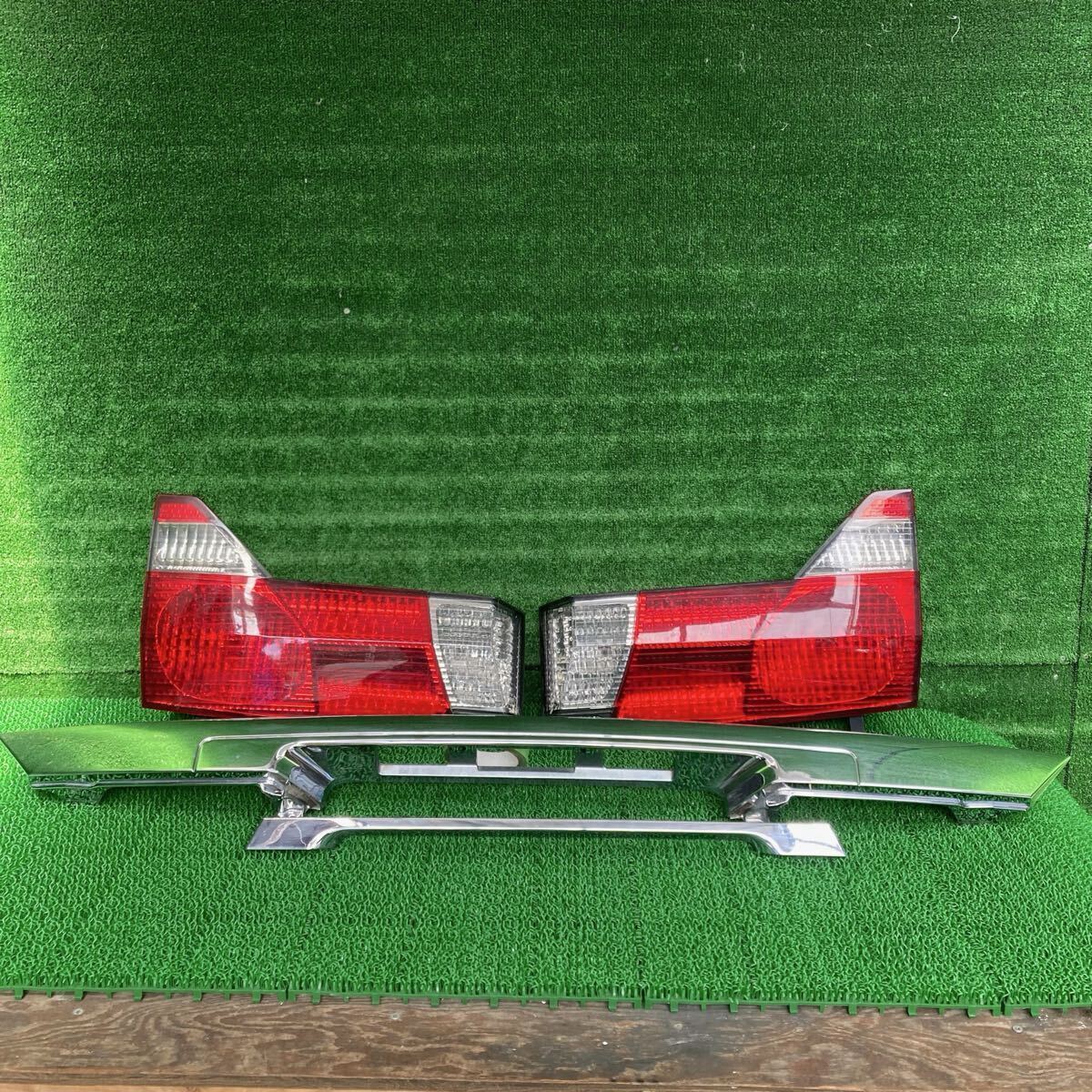 アルファード (Toyota / トヨタ) ANH10W 純正 テールライトテールランプ リアガーニッシュ ANH15 MNH10 MNH15(FANH10W-FR708-1D2-05)拍卖