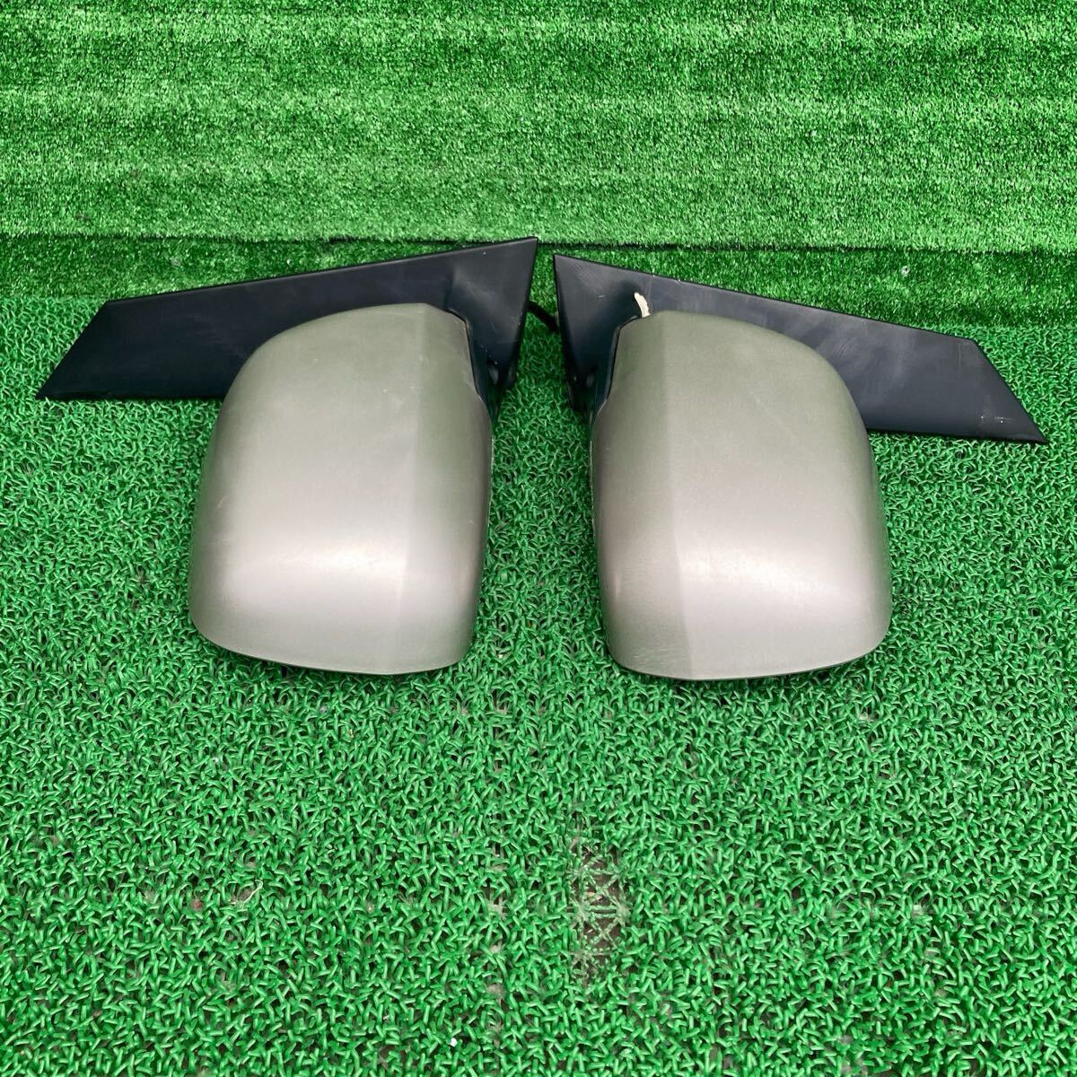 ヴォクシー (Toyota / トヨタ) AZR60G 純正 サイドミラードアミラー左右セット 012142 AZR65(FAZR60G-FR707-3Q1-02)拍卖