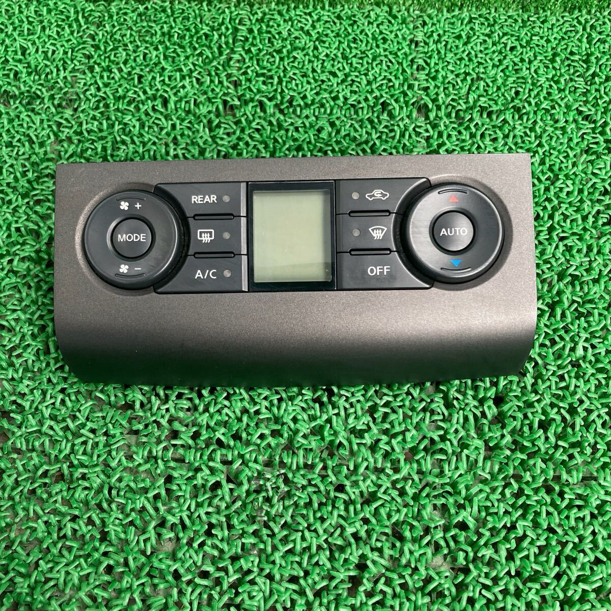 セレナ (Nissan / 日産) C25 純正 エアコンスイッチ C25 CC25 NC25 CNC25(FC25-FR707-KH3-06)拍卖