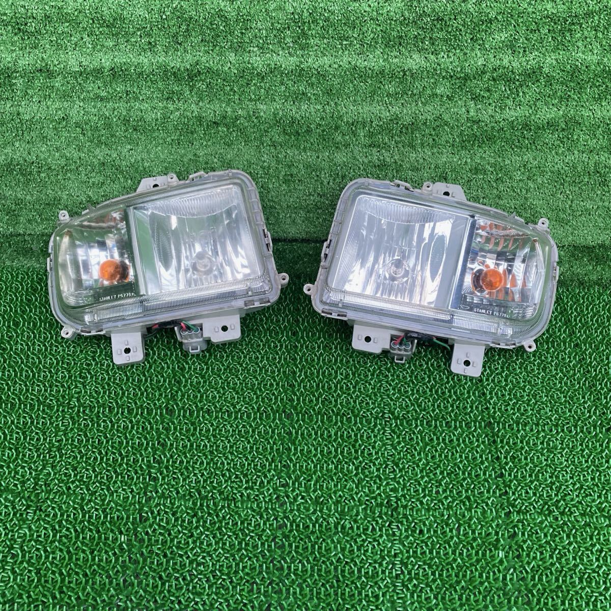 ムーヴ (Daihatsu / ダイハツ) L175S 純正 フォグランプフォグライト 左右セット L185S(FL175S-FR707-W24-11)拍卖