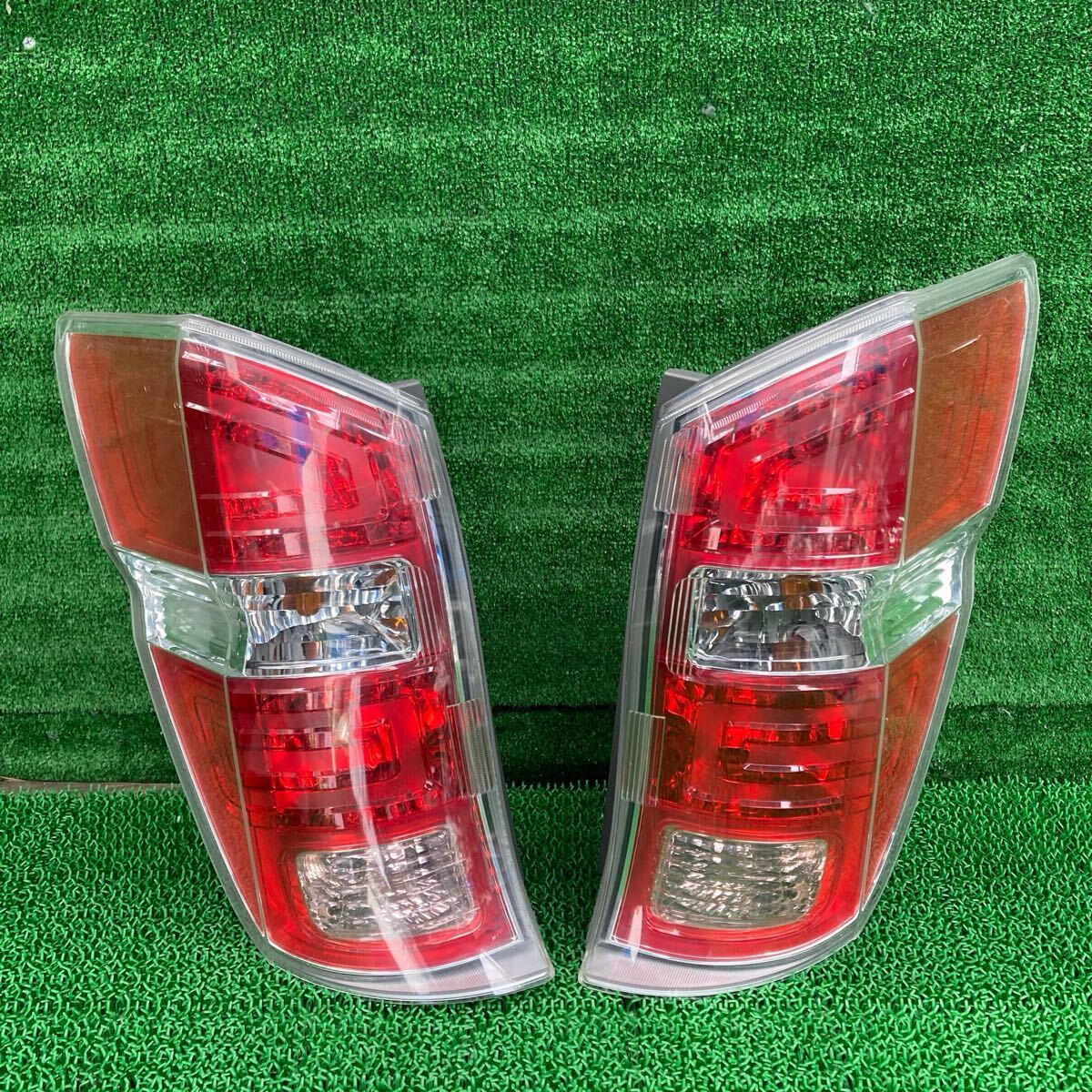 ステップワゴン (Honda / ホンダ) RK1 純正 テールライトテールランプ RK2 RK3 RK4(FRK1-FR708-NH731P-03)拍卖