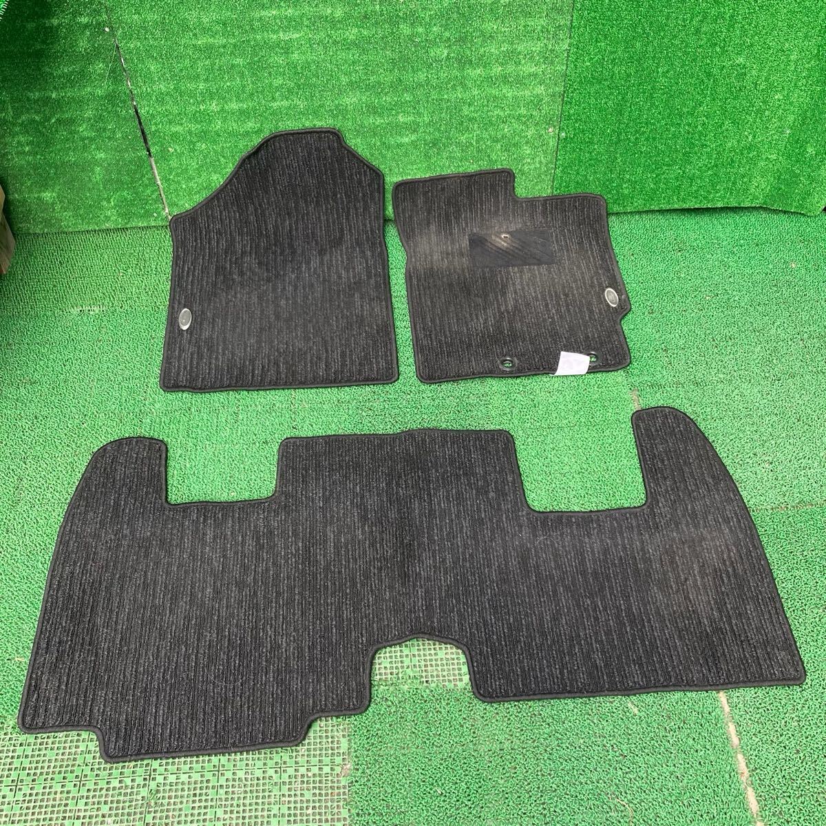 ラクティス (Toyota / トヨタ) NCP122 純正 フロアマット NSP120 NSP125 NCP120 NCP125(FNCP122-FR708-8V9-13)拍卖