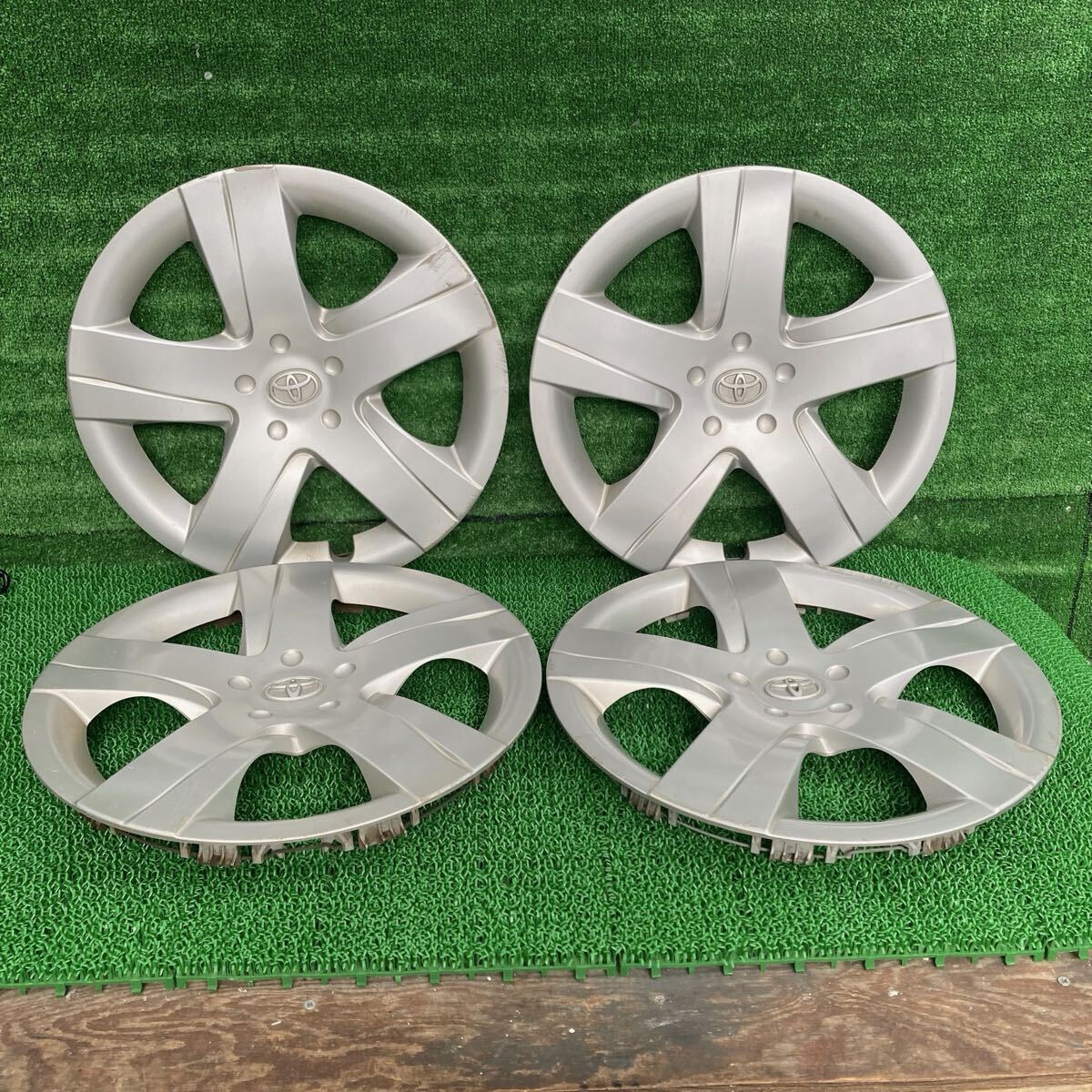 ラクティス (Toyota / トヨタ) NCP122 純正 ホイールキャップ NSP120 NSP125 NCP120 NCP125(FNCP122-FR708-8V9-12)拍卖