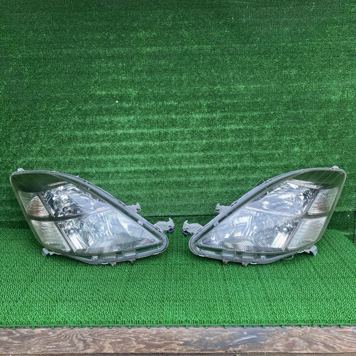 アイシス (Toyota / トヨタ) ZNM10W 純正 ヘッドライト ヘッドランプ左右セット ANM10 ANM15 ZGM10 ZGM11 ZGM15(FZNM10W-FR708-1F7-01)拍卖