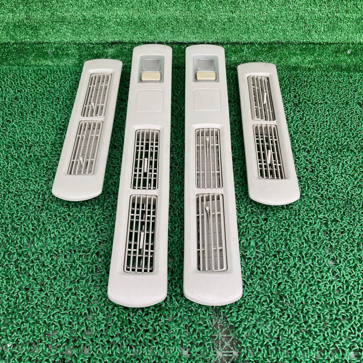 エルグランドハイウェイスター (日産) ME51 純正 ルームランプルームライトリアエアコン吹き出し口 E51 MNE51 NE51(FME51-R706-QX1-09)拍卖