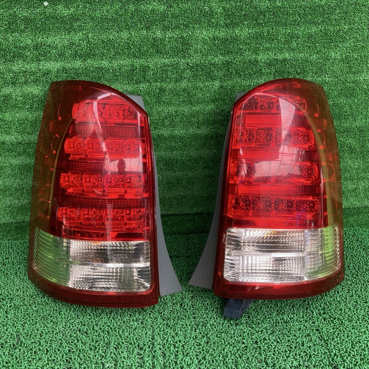 ウィッシュ (Toyota/トヨタ) ZNE10G 純正 テールライトテールランプ ZNE11 ZNE14 ANE10 ANE11 ANE15(FZNE10G-FR707-1F7-02)拍卖