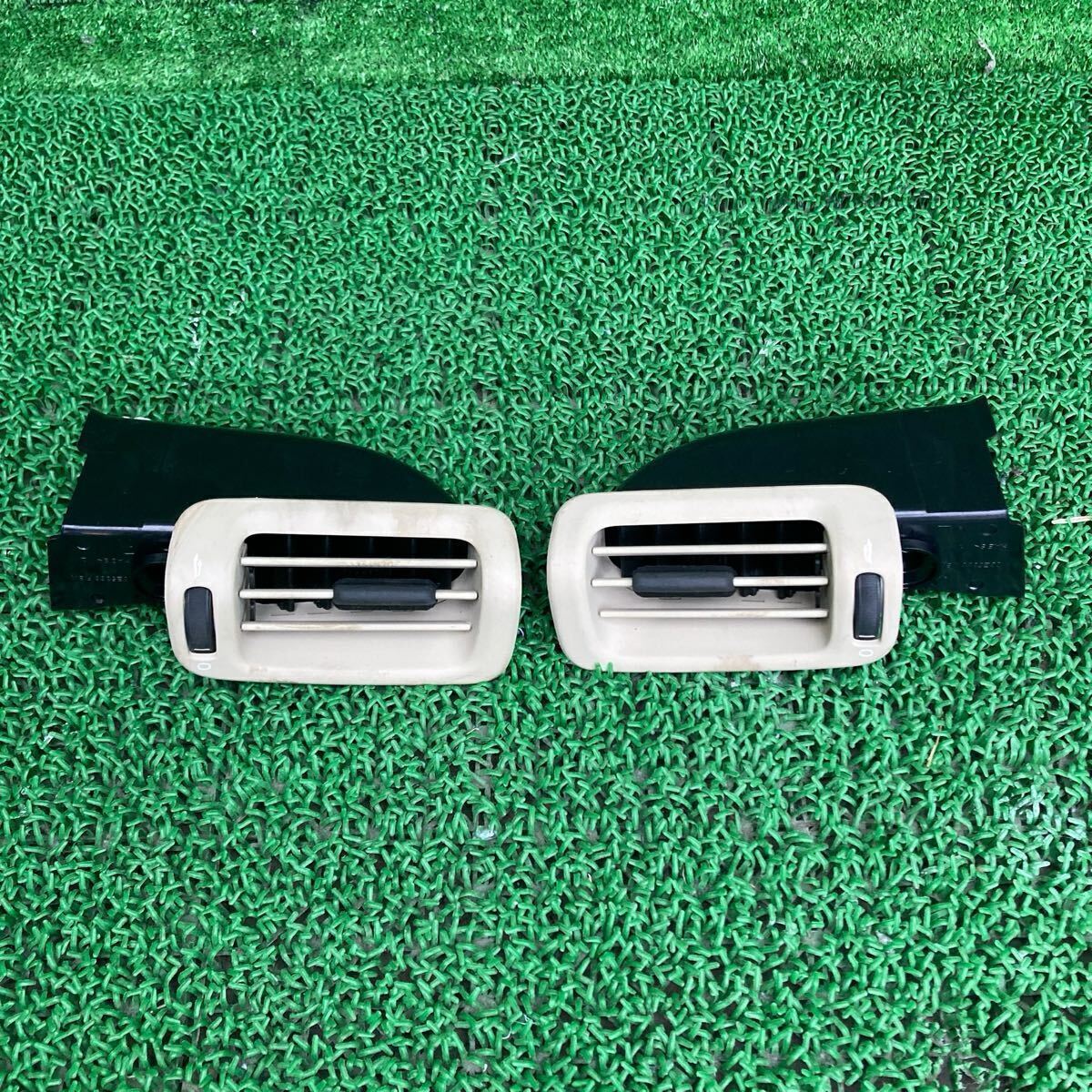 XC70 T6 (Volvo / ボルボ) BB6304TXC 純正 エアコン吹き出し口 (FBB6304TXC-R706-08)拍卖