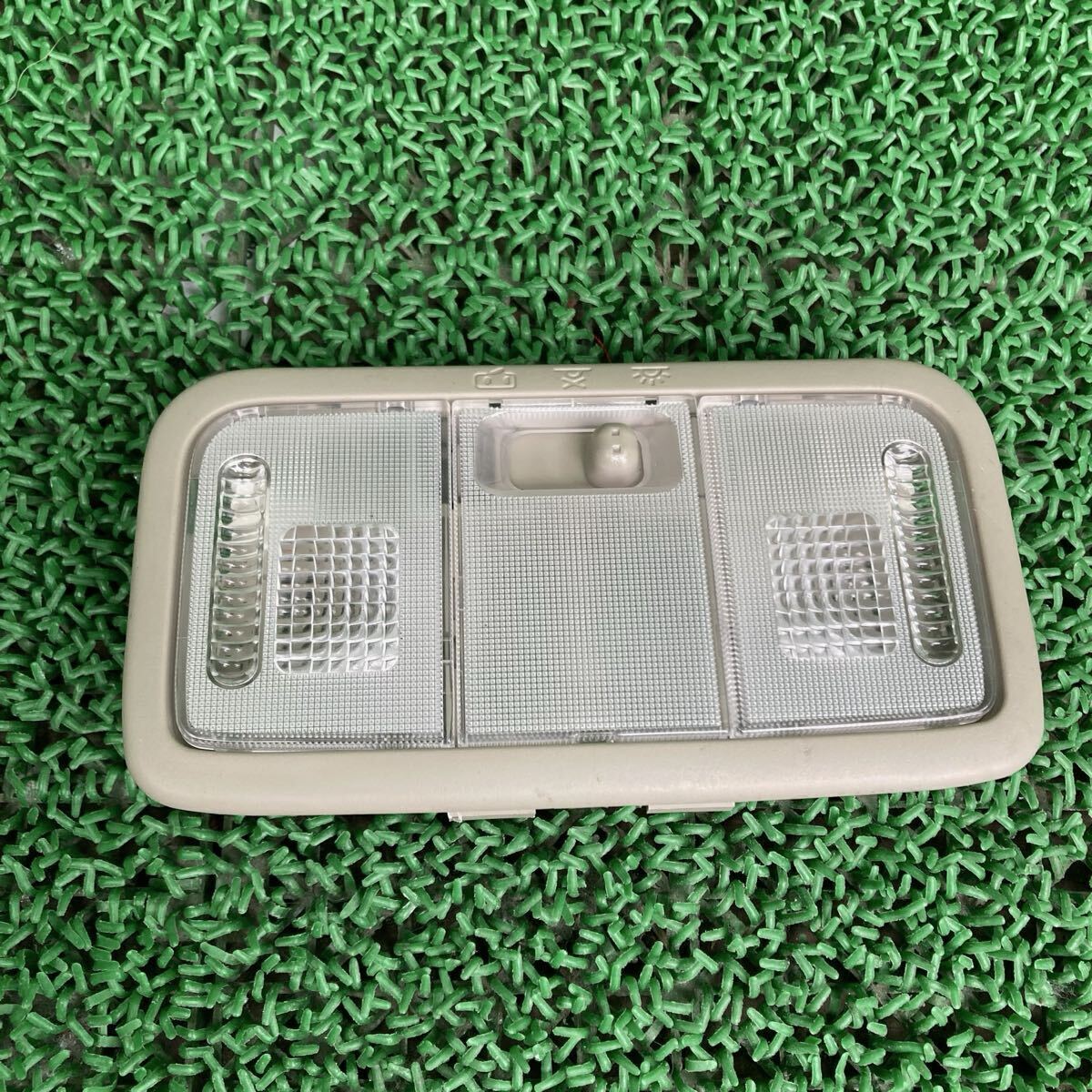 ウィッシュ (Toyota / トヨタ) ZNE10 純正 ルームライト ルームランプ 室内灯 ZNE10 ZNE11 ZNE14 ANE10 ANE11 ANE15(FZNE10-FR706-209-06)拍卖