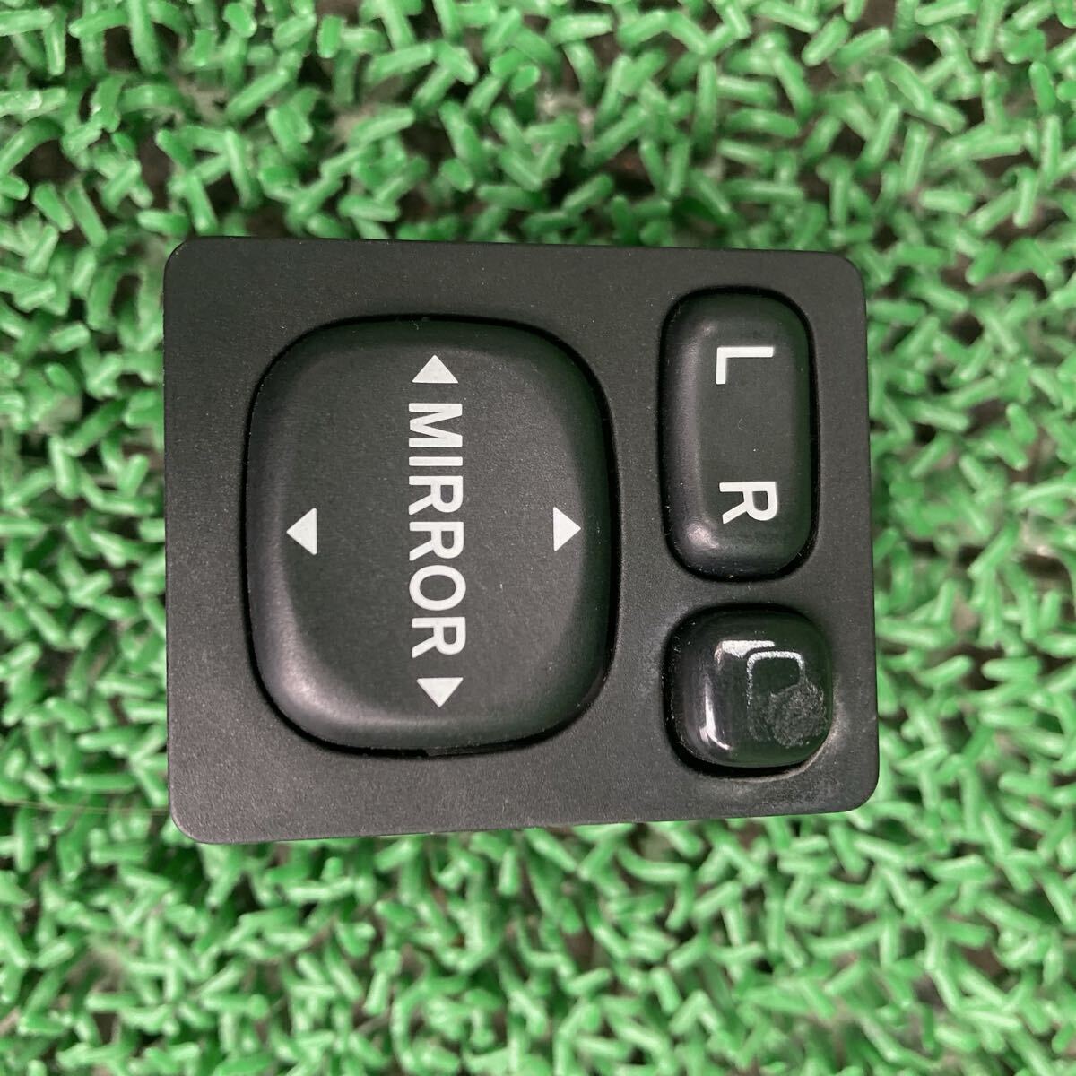 ウィッシュ (Toyota / トヨタ) ZNE10G 純正 サイドミラードアミラースイッチコントローラー ZNE14G ANE10G ANE11W(FZNE10G-FR707-Z09-11)拍卖