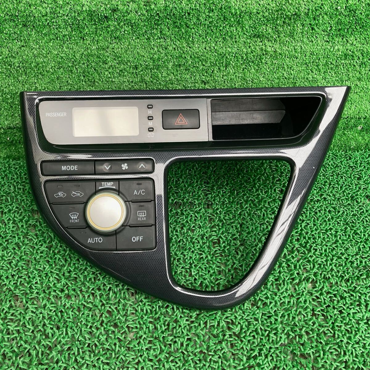 ウイッシュ (Toyota / トヨタ) ZNE10 純正 エアコンスイッチ ZNE11 ZNE14 ANE10 ANE11 ANE15(FZNE10-R706-209-05)拍卖