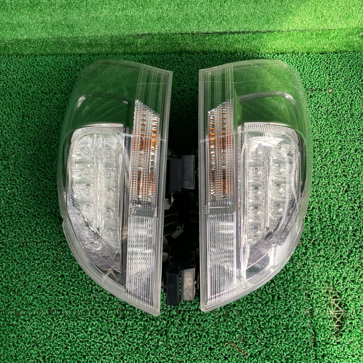 マークXジオ240 (Toyota / トヨタ) ANA10 純正 テールライトテールランプ ANA15 GGA10(FANA10-R706-070-01)拍卖