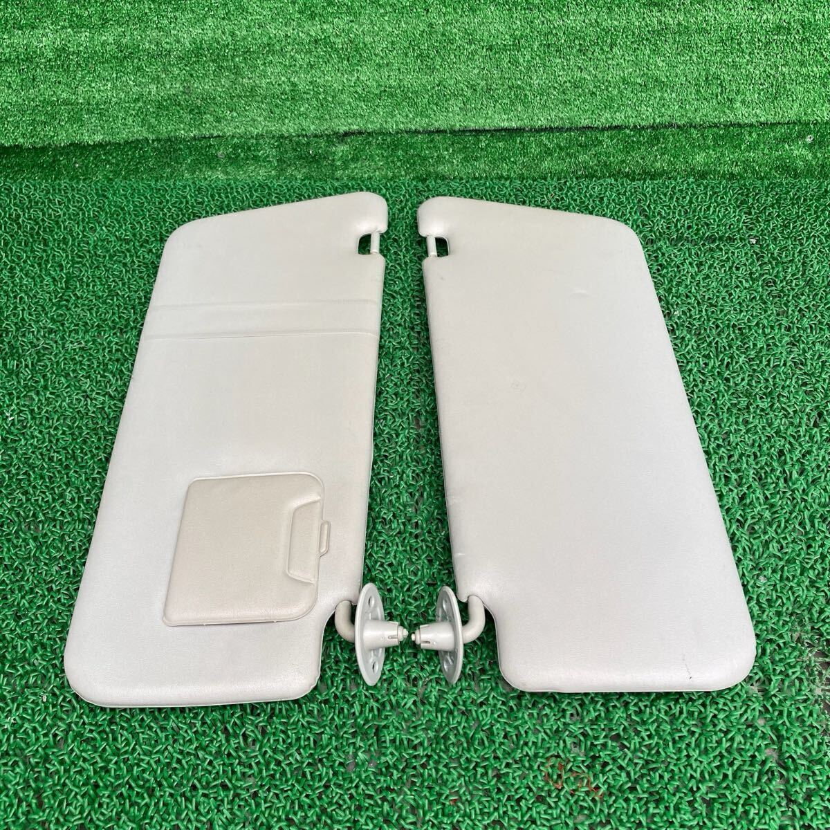 bB S_Wバージョン (Toyota / トヨタ) NCP30 純正 サンバイザー NCP31 NCP35(FNCP30-R706-209-04)拍卖