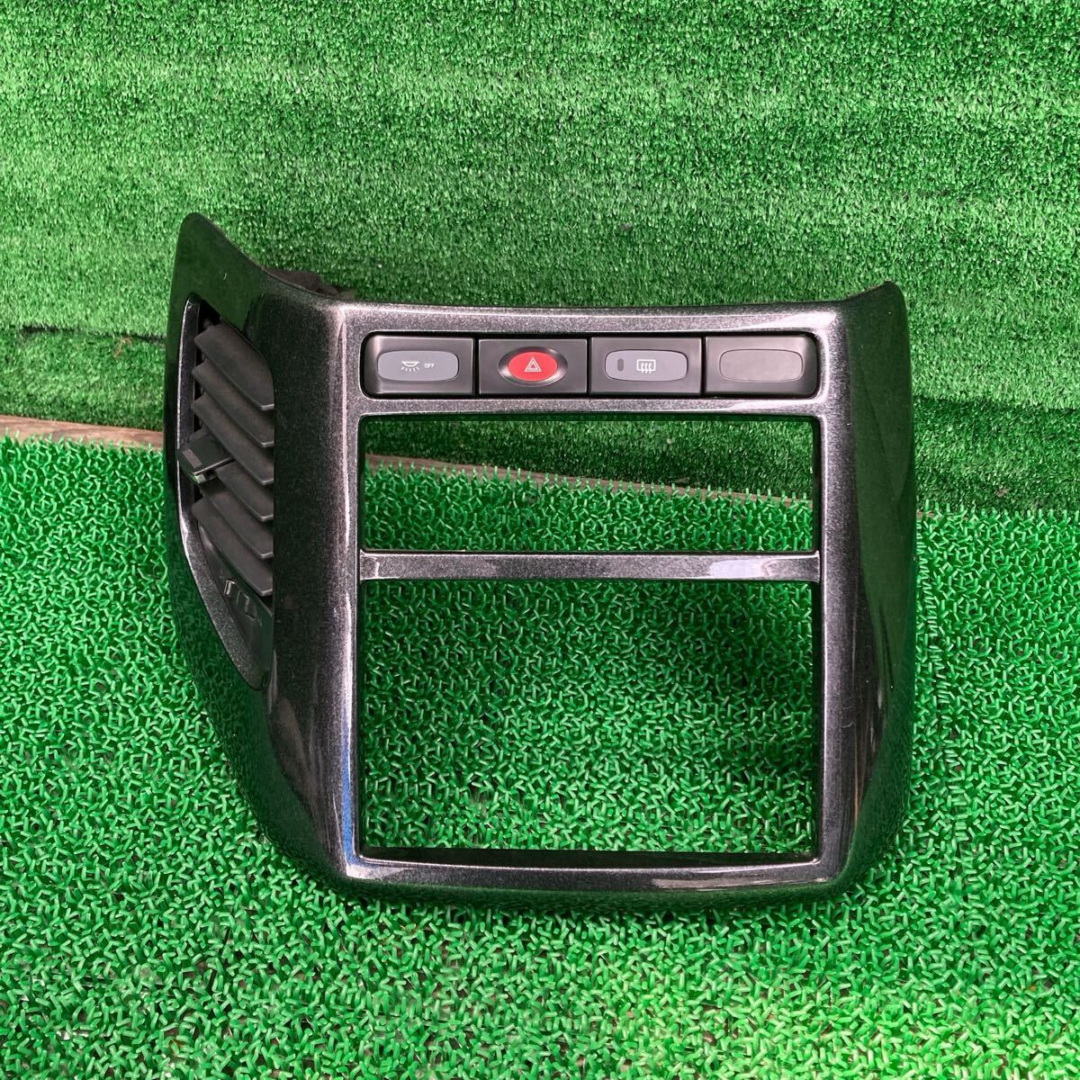 エルグランド (Nissan / 日産) APE50 純正 ナビパネル エアコン吹き出し口 APWE50 ATE50 FLGE50 FLWGE50(FAPE50-R708-QX1-05)拍卖