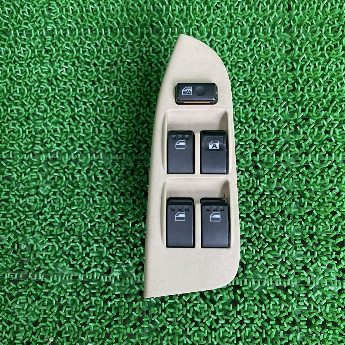 エッセ (Daihatsu / ダイハツ) L235S 純正 パワーウインドウスイッチ L245S(FL235S-FR708-541-05)拍卖