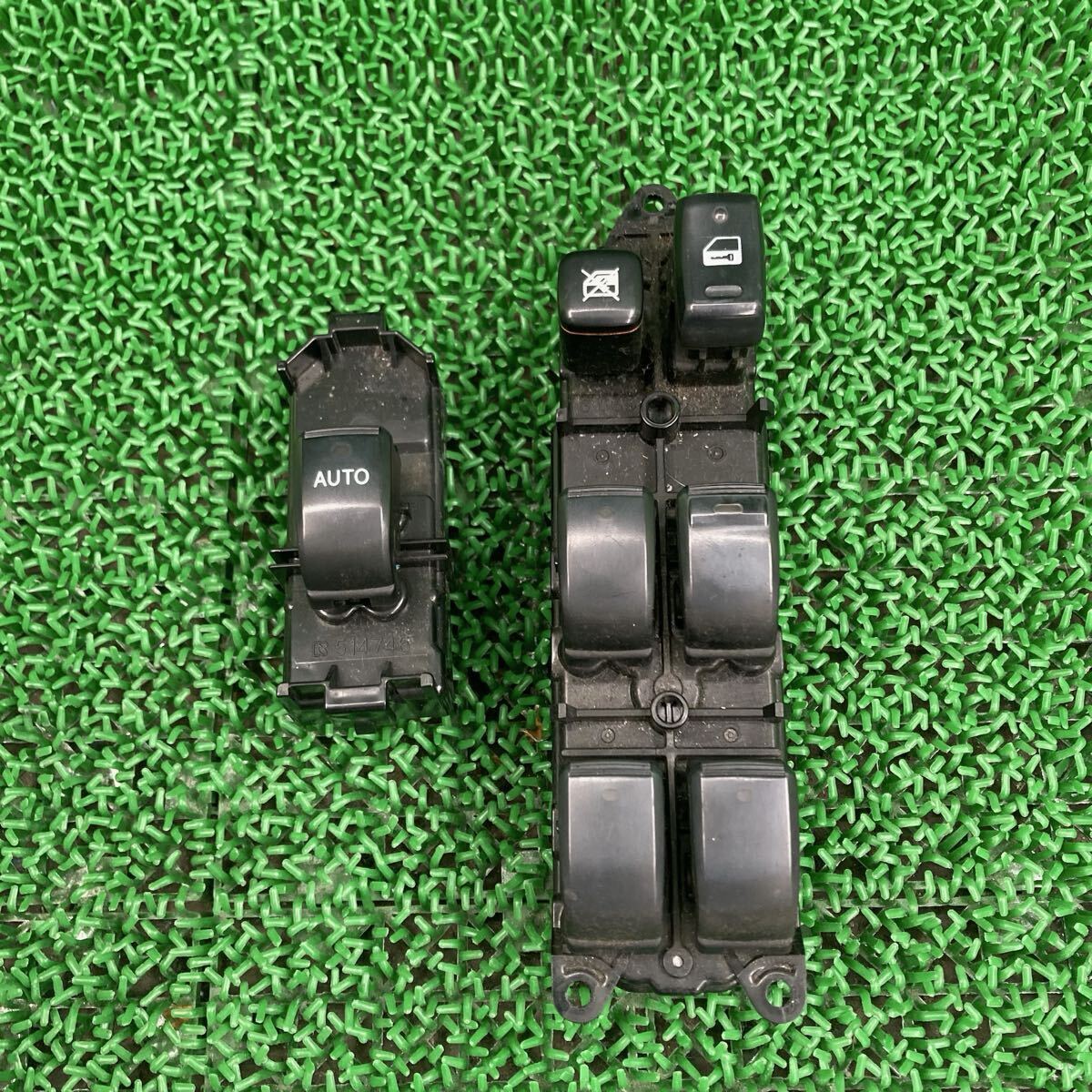 ヴォクシー (Toyota / トヨタ) AZR50G 純正 パワーウインドウスイッチ AZR65(FAZR50G-FR708-1D4-07)拍卖