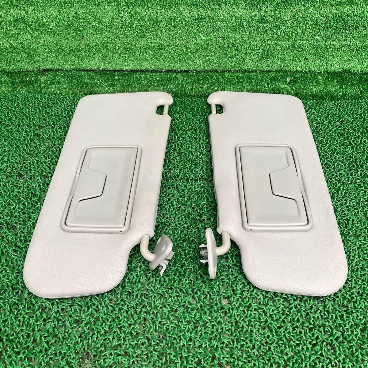 アウトランダー (Mitsubishi / 三菱) CW5W 純正 サンバイザー CW4W CW6W(FCW5W-FR707-S18-13)拍卖