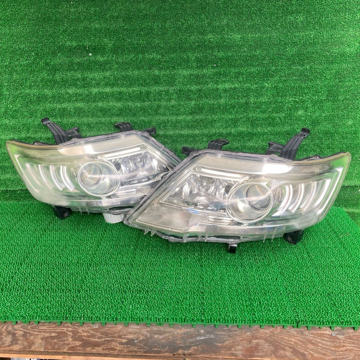 セレナ (Nissan / 日産) CC25 純正 ヘッドライト ヘッドランプ左右セット Koito 100-2492 C25 CC25 NC25 CNC25(FCC25-FR708-KH3-01)拍卖