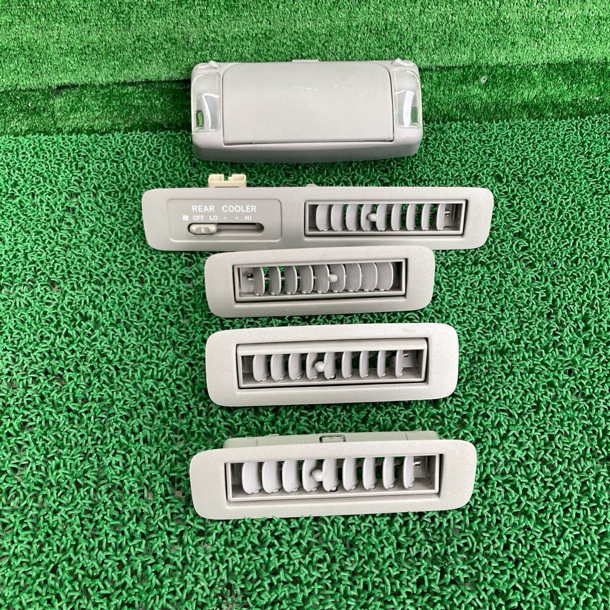 ヴォクシー (Toyota / トヨタ) AZR60G 純正 ルームランプ エアコン吹き出し口 AZR65(FAZR60G-FR707-1A4-10)拍卖