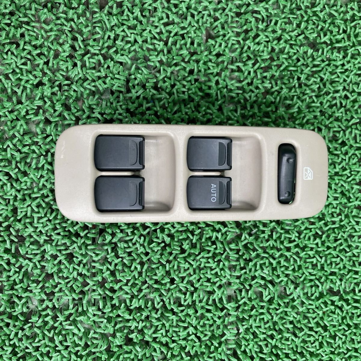 MRワゴン (Suzuki / スズキ) MF21S 純正 パワーウインドウスイッチ MF21S(FMF21S-FR707-ZJ9-07)拍卖