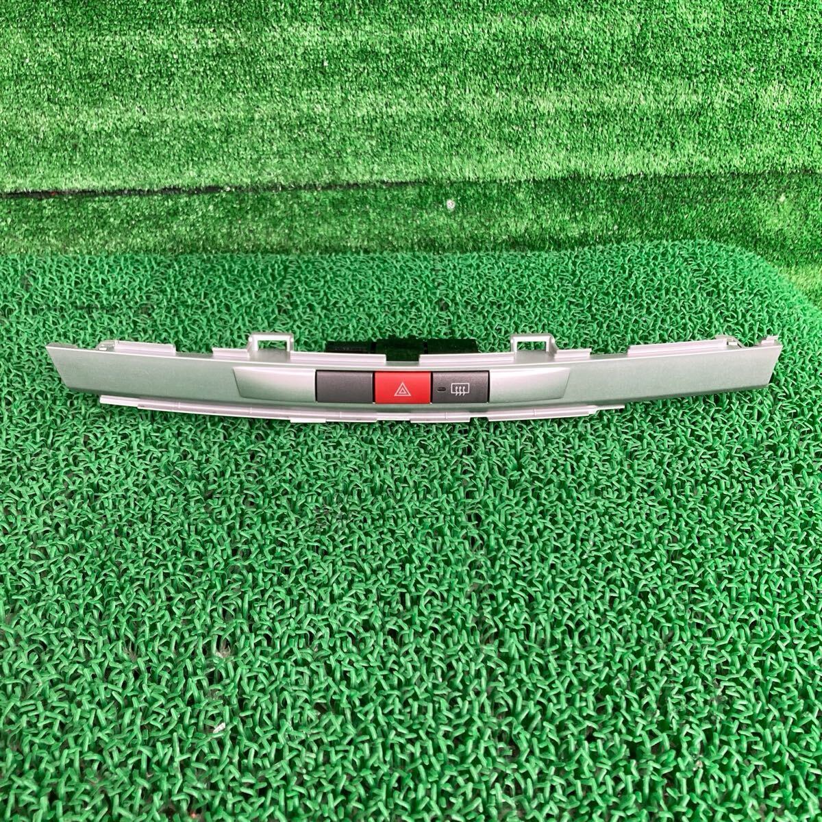 ムーヴ (Daihatsu / ダイハツ) L175S 純正 ハザードスイッチパネル L175S L185S(FL175S-FR707-S35-08)拍卖