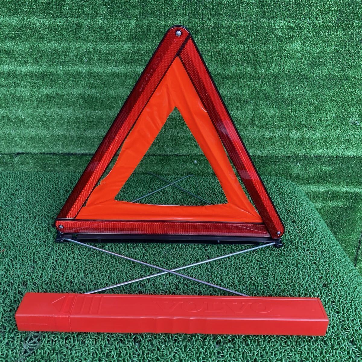 V40 T5 (Volvo / ボルボ) MB5204T 純正 三角表示板(FMB5204T-FR707-704-11)拍卖