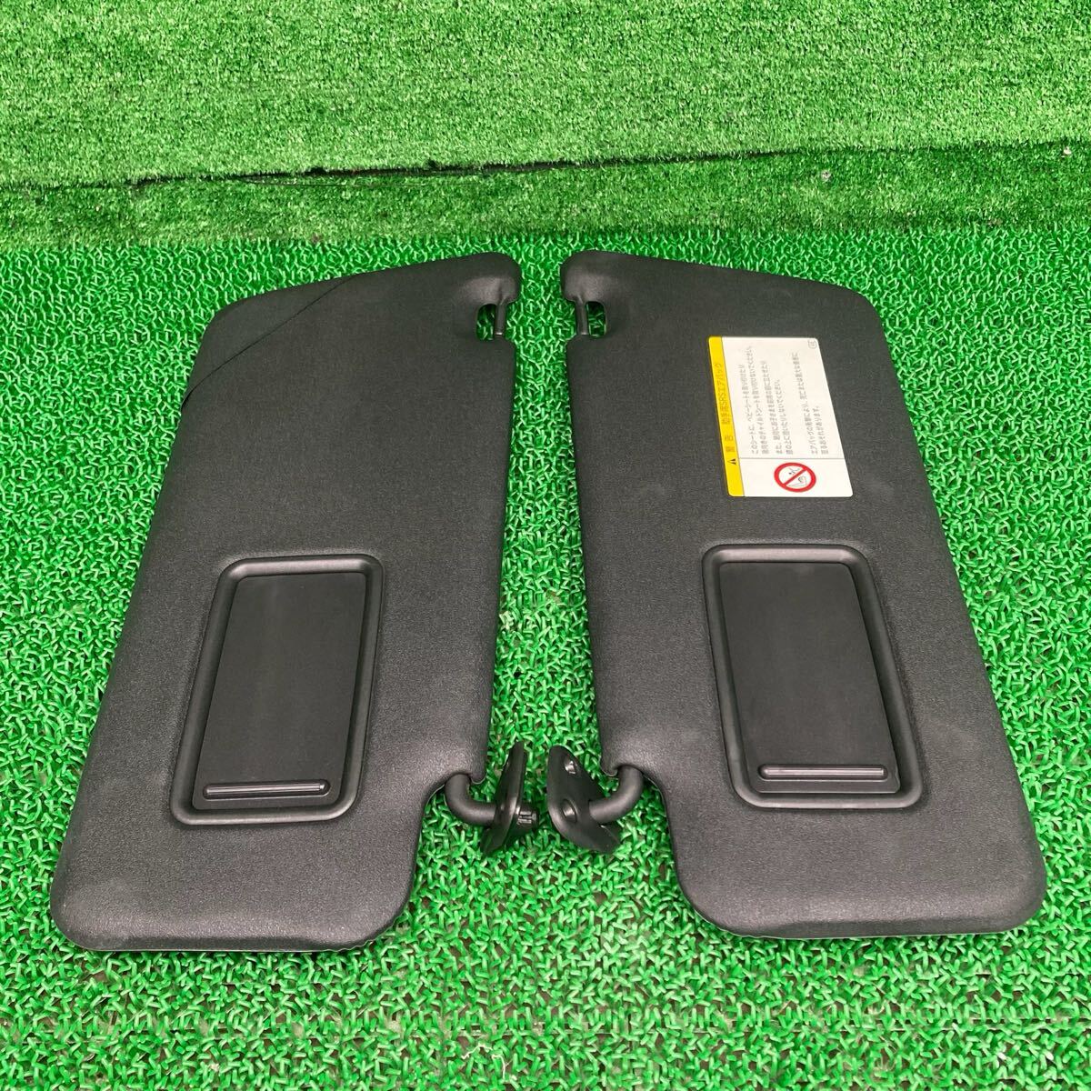 bB (Toyota / トヨタ) QNC20 純正 サンバイザー QNC21 QNC25(FQNC20-FR709-S30-09)拍卖