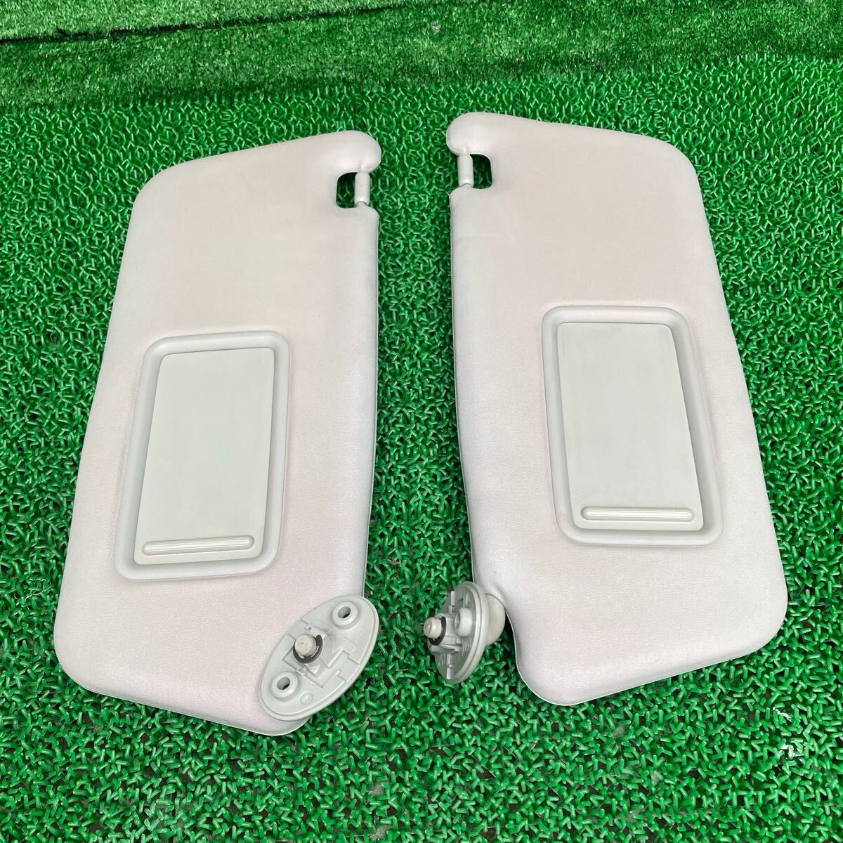 ウィッシュ (Toyota / トヨタ) ZNE10G 純正 サンバイザー ZNE10G ZNE14G ANE10G ANE11W(FZNE10G-FR709-8S6-08)拍卖