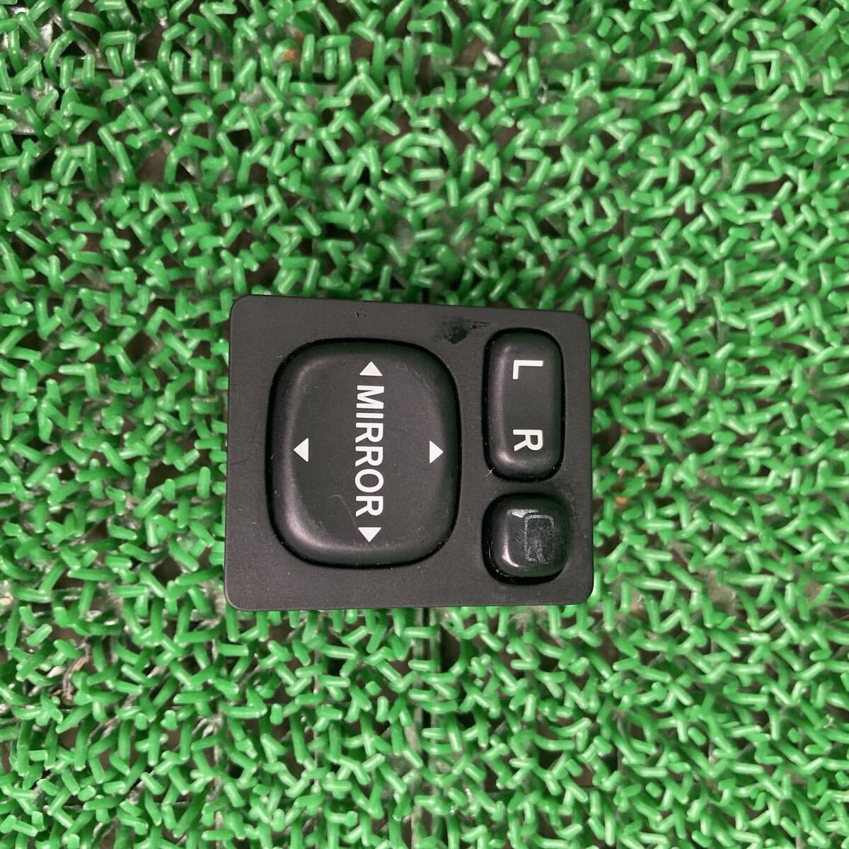 ウィッシュ (Toyota / トヨタ) ZNE10G 純正 サイドミラードアミラースイッチコントローラー ZNE14G ANE10G ANE11W(FZNE10G-FR709-8S6-011)拍卖