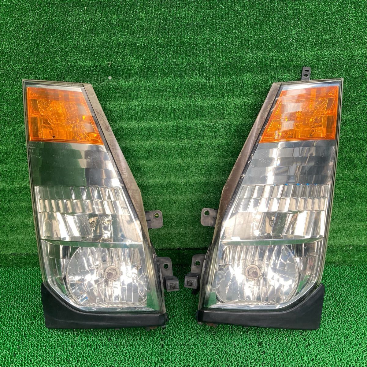 アトラスF24 (Nissan/日産) SZ2F24 純正 ヘッドライト ヘッドランプ左右セット SZ1F24 SQ2F24 SQ1F24 SZ4F24(FSZ2F24-FR709-531-01)拍卖