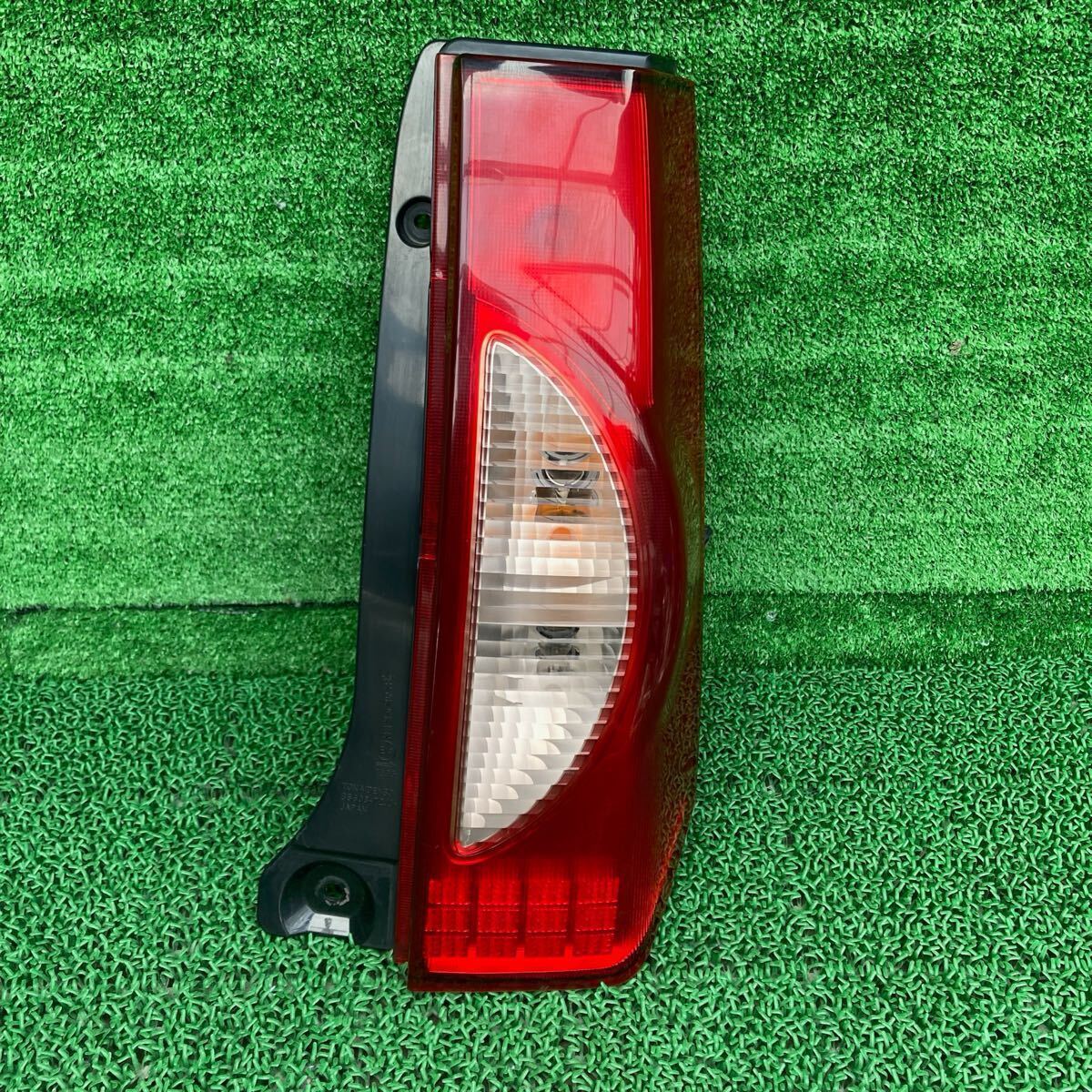 アルト (Suzuki / スズキ) HA24S 純正 右側テールライトテールランプ HA24V(FHA24S-R706-ZGW-04)拍卖