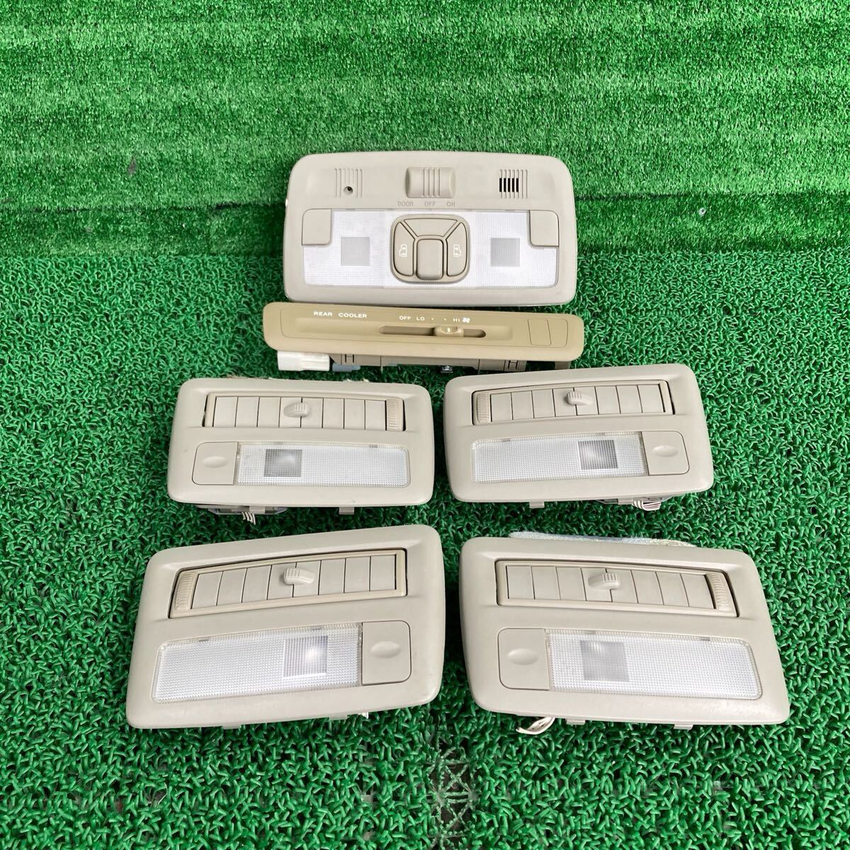 エスティマ (Toyota / トヨタ) ACR50 純正 ルームランプ エアコン吹き出し口 ACR55 GSR50 GSR55 AHR20(FACR50-FR708-202-09)拍卖