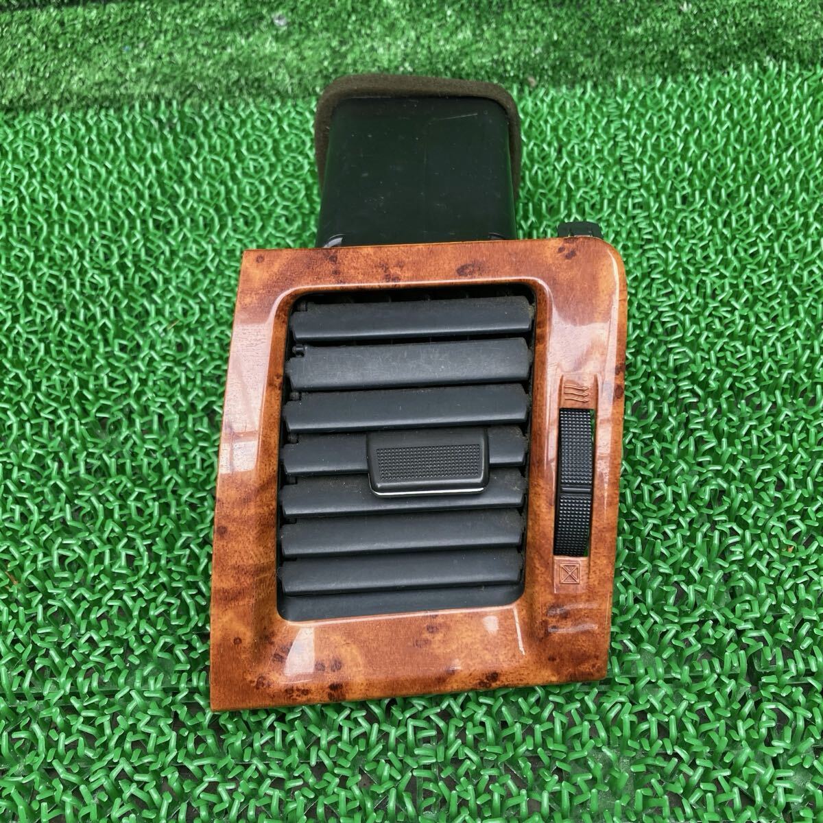 ヴォクシー (Toyota / トヨタ) AZR65G 純正 エアコン吹き出し口 AZR60(FAZR65G-FR708-042-04)拍卖