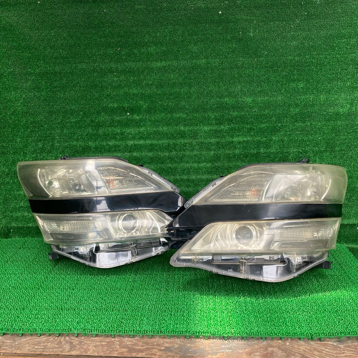 ヴェルファイア2.4z (Toyota / トヨタ) ANH25W 純正 ヘッドライト ヘッドランプ左右セット ANH20 GGH20 GGH25(FANH25W-FR708-202-01)拍卖