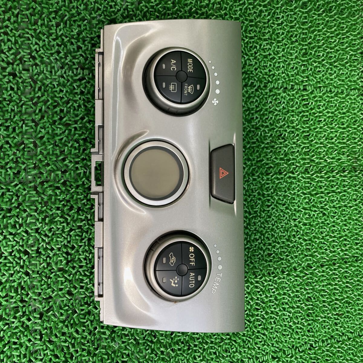 bB (Toyota / トヨタ) QNC25 純正 エアコンスイッチ QNC20 QNC21 QNC25(FQNC25-FR708-R54-05)拍卖