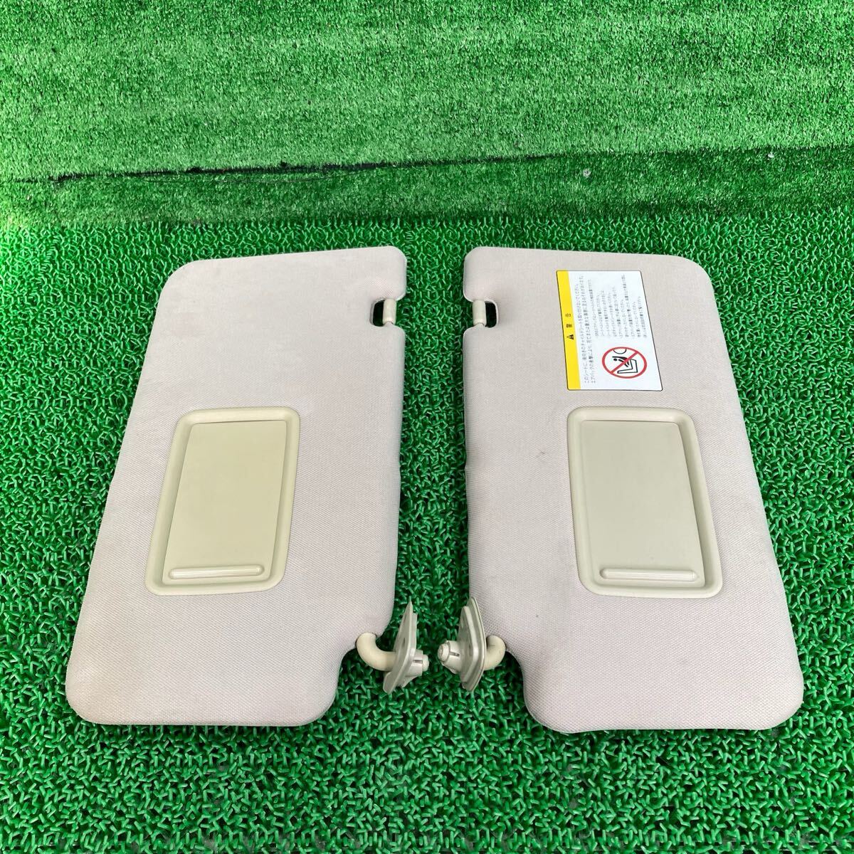 ティーダ (Nissan / 日産) C11 純正 サンバイザー NC11 JC11(FC11-FR709-B20-06)拍卖