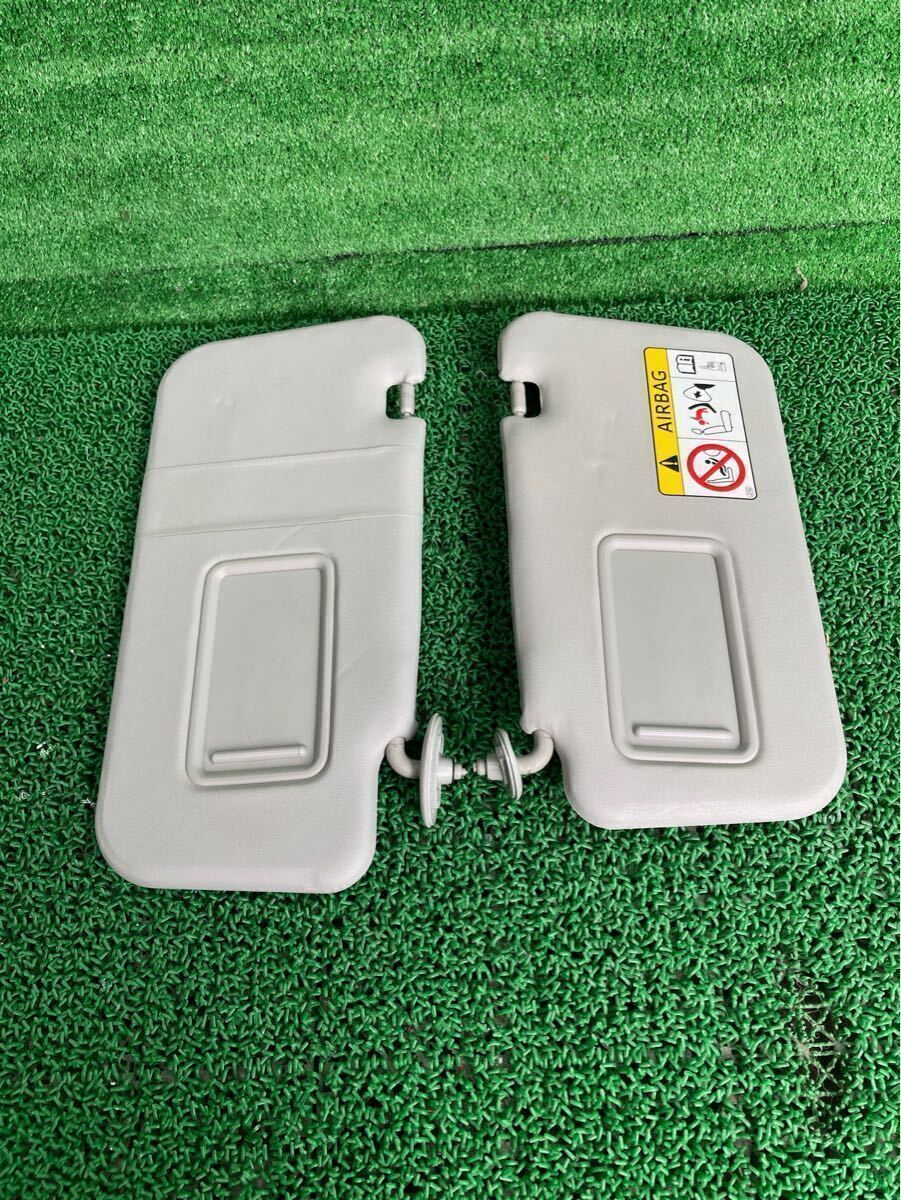 スペード G (トヨタ) NCP141 純正 サンバイザー NSP140 NSP141 NSP145 NCP141 NCP145(FNCP141-FR706-9AF-03)拍卖