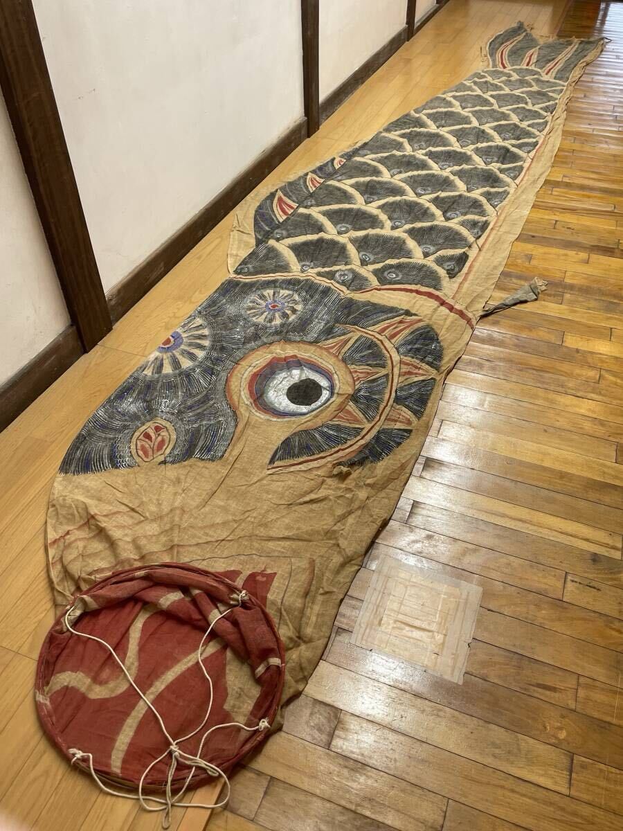 古い鯉のぼり① 真鯉(全長520cm) 黒 手描き 鯉幡 木綿 古布 染め物 リメイク素材拍卖
