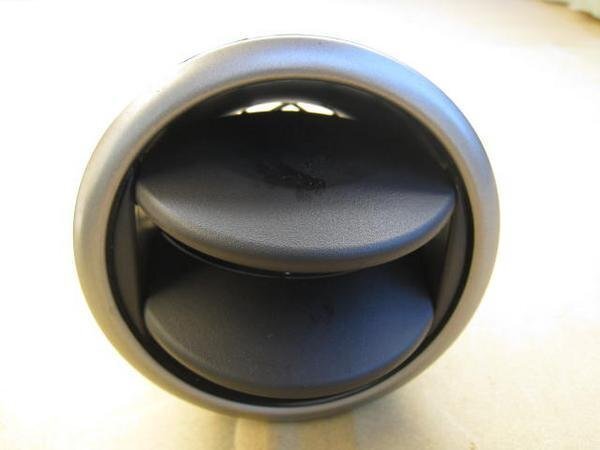 ☆マツダ DEMIO デミオ DY5W H18年 サイド 空調吹き出し口 HD46拍卖