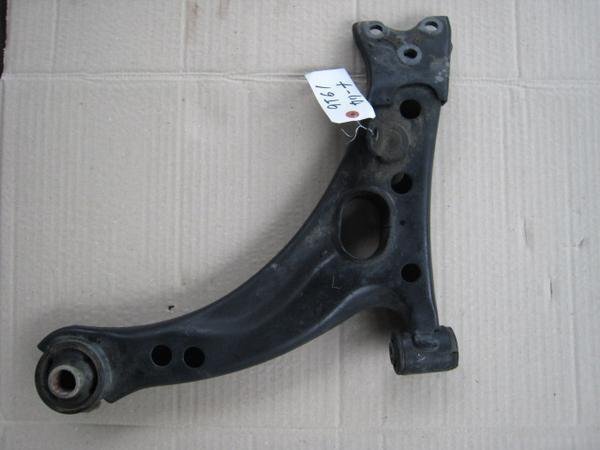 ☆トヨタ CARINA カリーナ AT191 H6年 フロント ロアアーム 左側 9T61拍卖