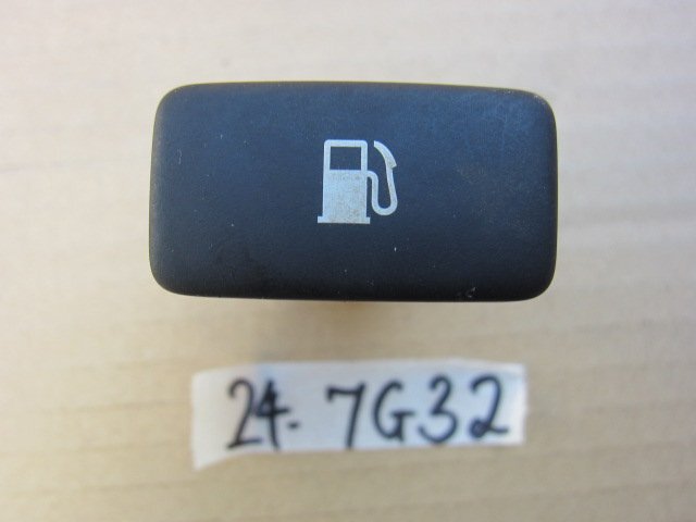 ☆ トヨタ クラウン ハイブリッド DAA-GWS204 H21年 給油口 OPEN スイッチ 24-7G32拍卖