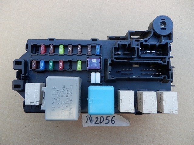 ☆ ダイハツ TANTO タント ABA-L360S H16年 4WD車 室内 ヒューズ リレーボックス 24-2D56拍卖