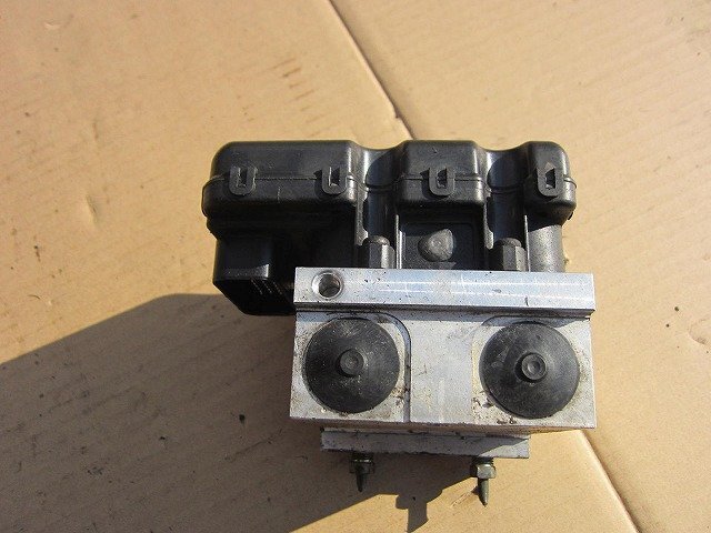 ☆ ダイハツ Mira GINO ミラ ジーノ TA-L710S H13年 4WD車 ABSアクチュエーター 89540-97212 24-9E61拍卖