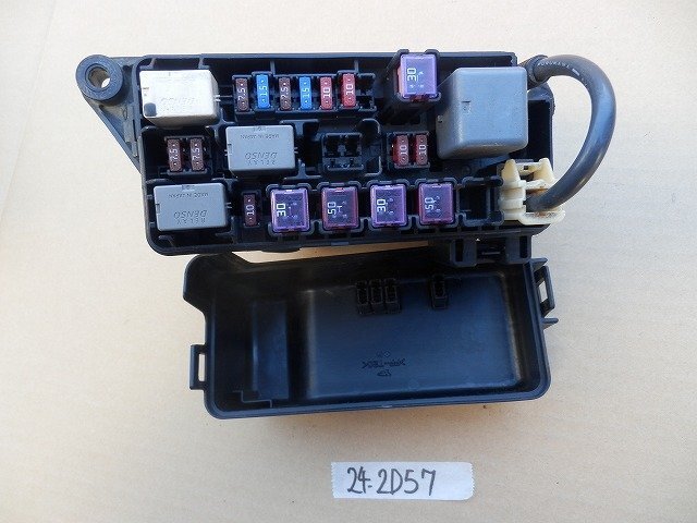 ☆ ダイハツ TANTO タント ABA-L360S H16年 4WD車 エンジンルーム ヒューズ リレーボックス 24-2D57拍卖