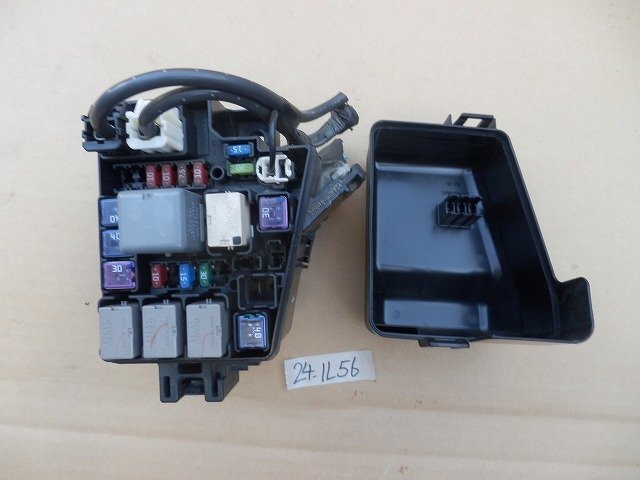 ☆ ダイハツ MOVE ムーヴ DBA-LA100S エンジンルーム ヒューズ リレーボックス 24-1L56拍卖