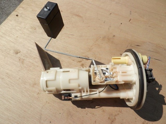 ☆ ダイハツ MOVE ムーヴ DBA-L185S H21年 燃料ポンプ ネンポン 23210-B2020 24-9J55拍卖