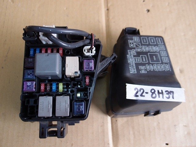 ☆ ダイハツ TANTO タント L375S H22年 エンジンルーム ヒューズ リレーボックス 22-8H37拍卖