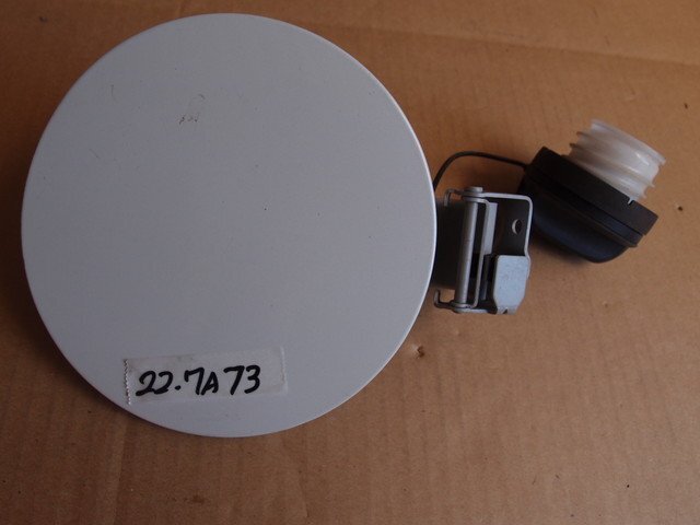 スズキ ワゴンR スティングレー MH34S H25年 給油口カバー+キャップ 白 22-7A73拍卖