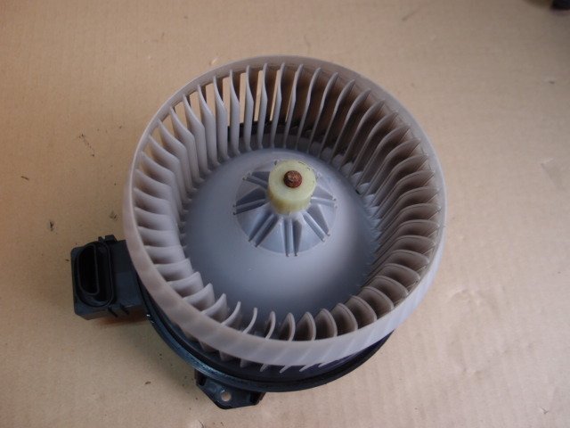 ホンダ フィット ハイブリッド GP1 H23年 ブロワファン 空調ファン 272700-0101 22-7E34拍卖