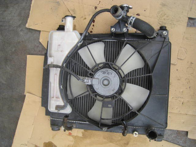 トヨタ ラウム NCZ20 H18年 純正ラジエーター 電動ファン付き 18-4D35拍卖